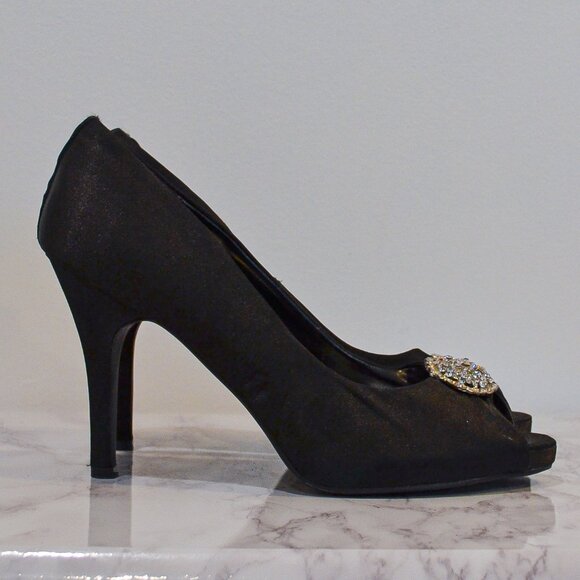 STEVE MADDEN | BLACK SATIN PEEP TOE HEELS - Picture 1 of 7